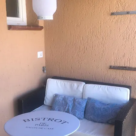 Antonio Rose Garden Apartment *